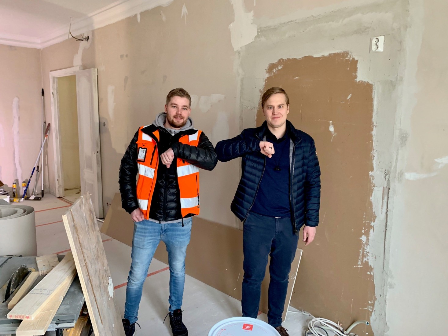 Tilaaja Axel Lindholm ja Purkupihan projektipäällikkö Ville Takkula